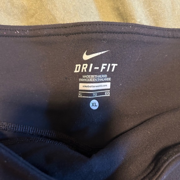 Nike Dri-fit Capri Leggings - Picture 2 of 3